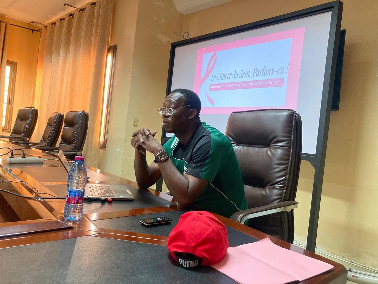  une séance de sensibilisation sur le cancer du sein, du col de l’utérus et de la prostate